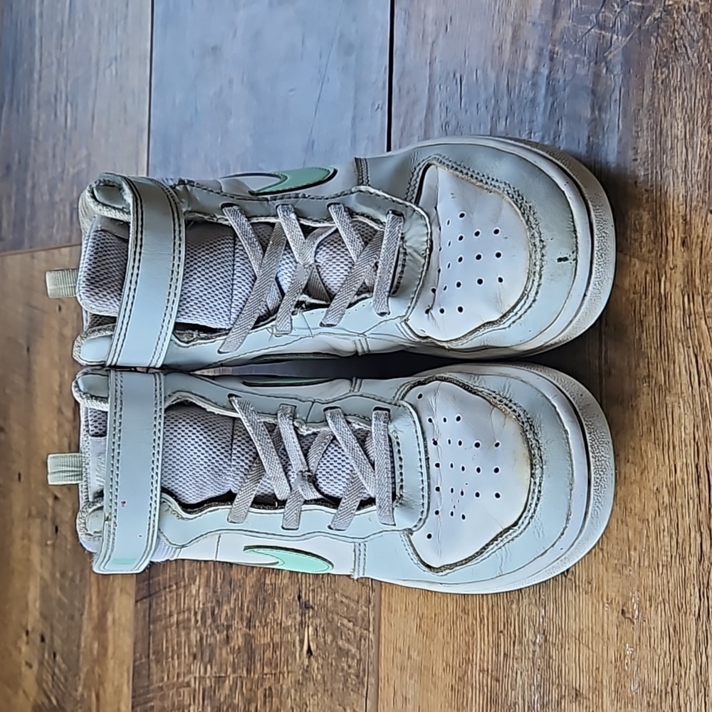 Nike Court Borough mid top kids sz 2